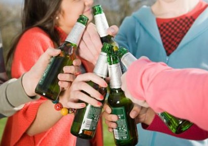 КАК ДА ГОВОРИМ С ДЕЦАТА ЗА ВРЕДАТА ОТ АЛКОХОЛА?