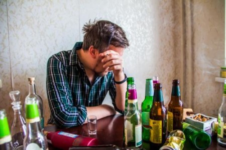 АЛКОХОЛЕН ЗАПОЙ - КАК ПРОТИЧА, ДО КАКВО ВОДИ, ЗАЩО Е ОПАСЕН?