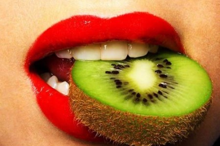 КАКВО ЛЕКУВА КИВИТО? ПОЛЗИ И КАЛОРИИ, КОЛКО КИВИ НА ДЕН