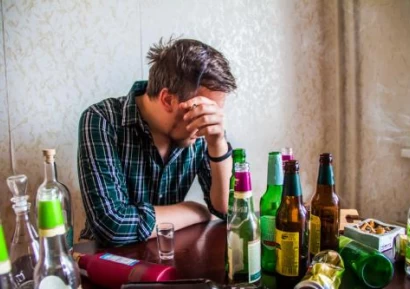 АЛКОХОЛЕН ЗАПОЙ - КАК ПРОТИЧА, ДО КАКВО ВОДИ, ЗАЩО Е ОПАСЕН?